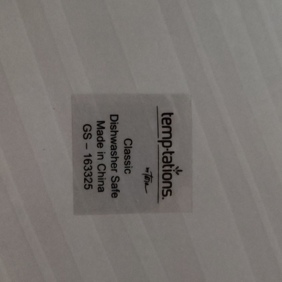 Set of 4 Temptations by Tara Ren and Pink Salad, Dessert Snack plates. - Picture 6 of 15